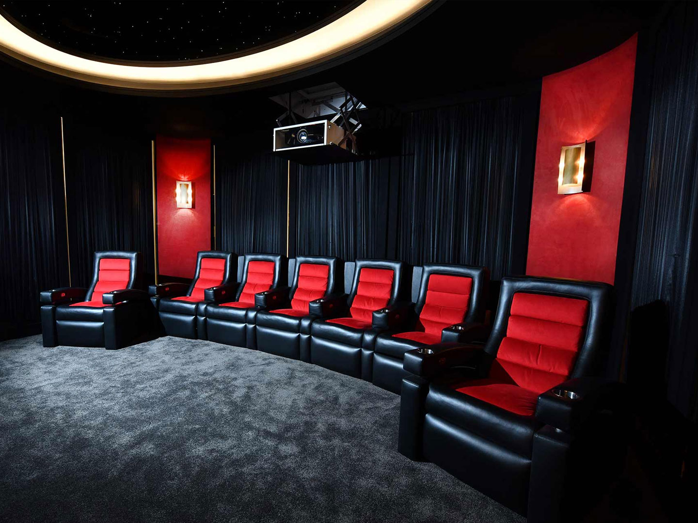 家庭影院設計，別墅設計師如何打造奢華的家庭影院